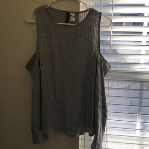 Cut out shoulders shirt